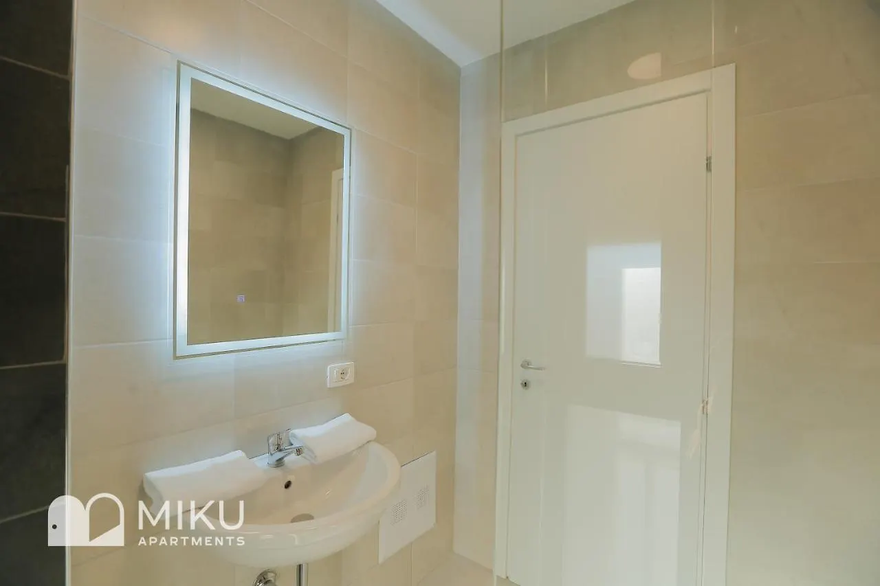Miku Apartment - Bright 1 Bedroom Apartment At Olympic Residence Tirana 0*,